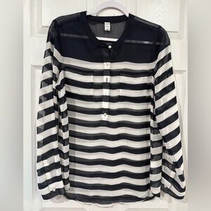 Old navy bundle of (2) Tops